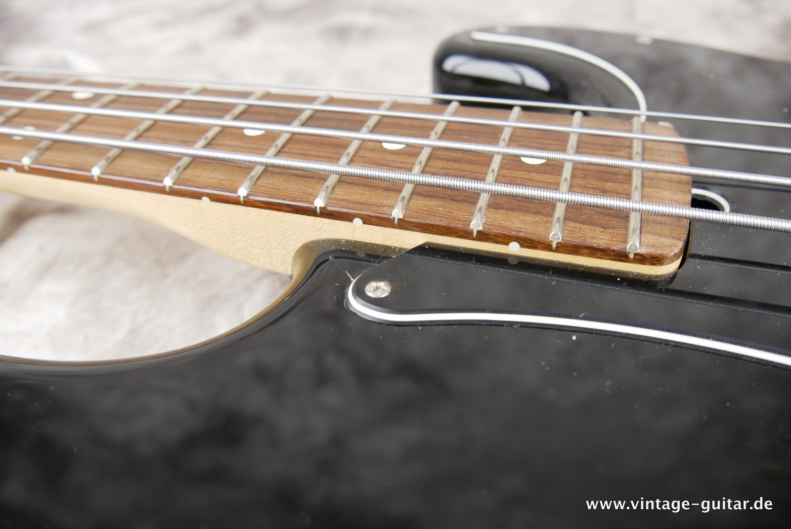 Fender-Precision-Warmouth-021.JPG