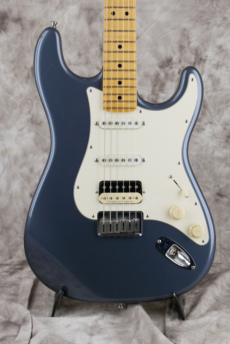 Fender_Stratocaster_Warmouth_body_CS_neck_pewter_USA_2010-003.JPG