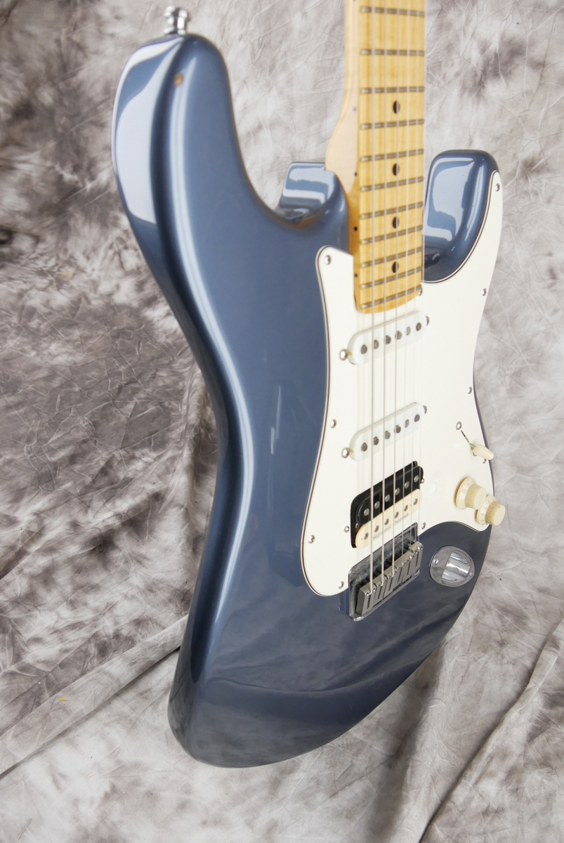 Fender_Stratocaster_Warmouth_body_CS_neck_pewter_USA_2010-005.JPG