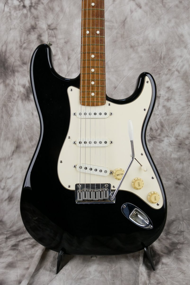 Fender-Stratocaster-American-Standard-1987-002.JPG