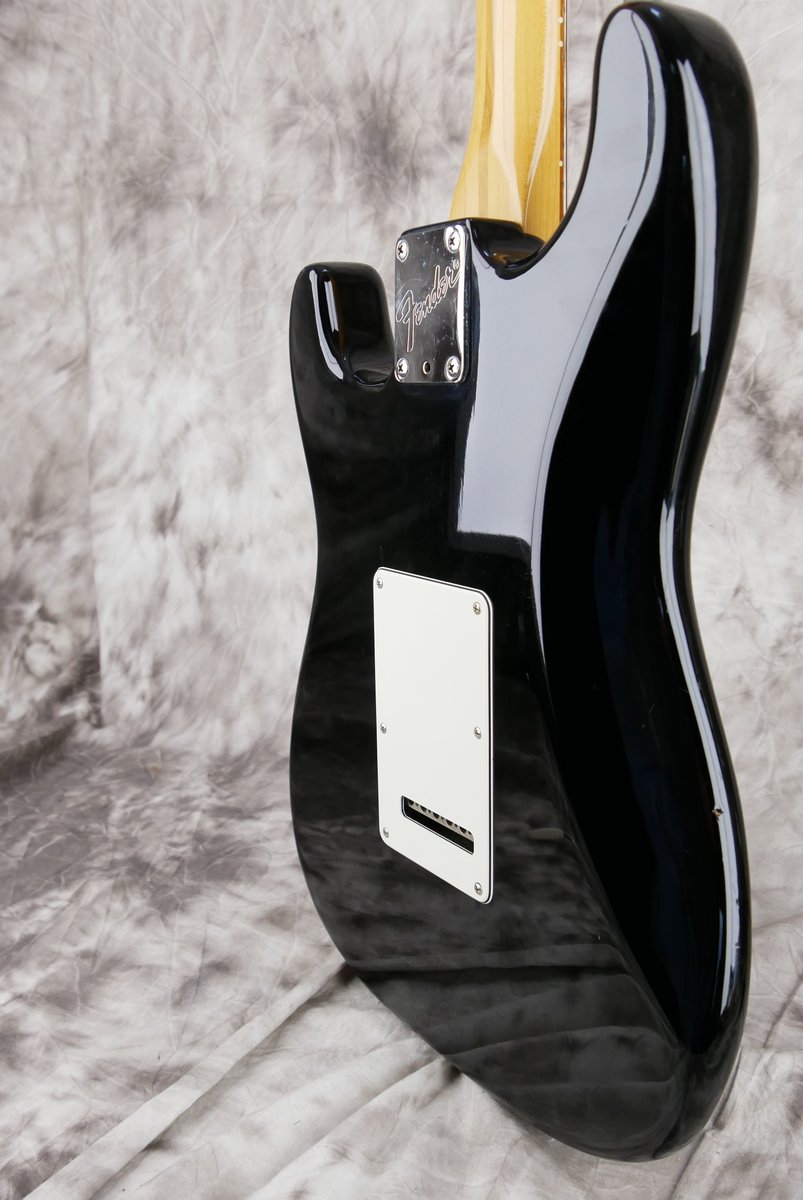 Fender-Stratocaster-American-Standard-1987-008.JPG