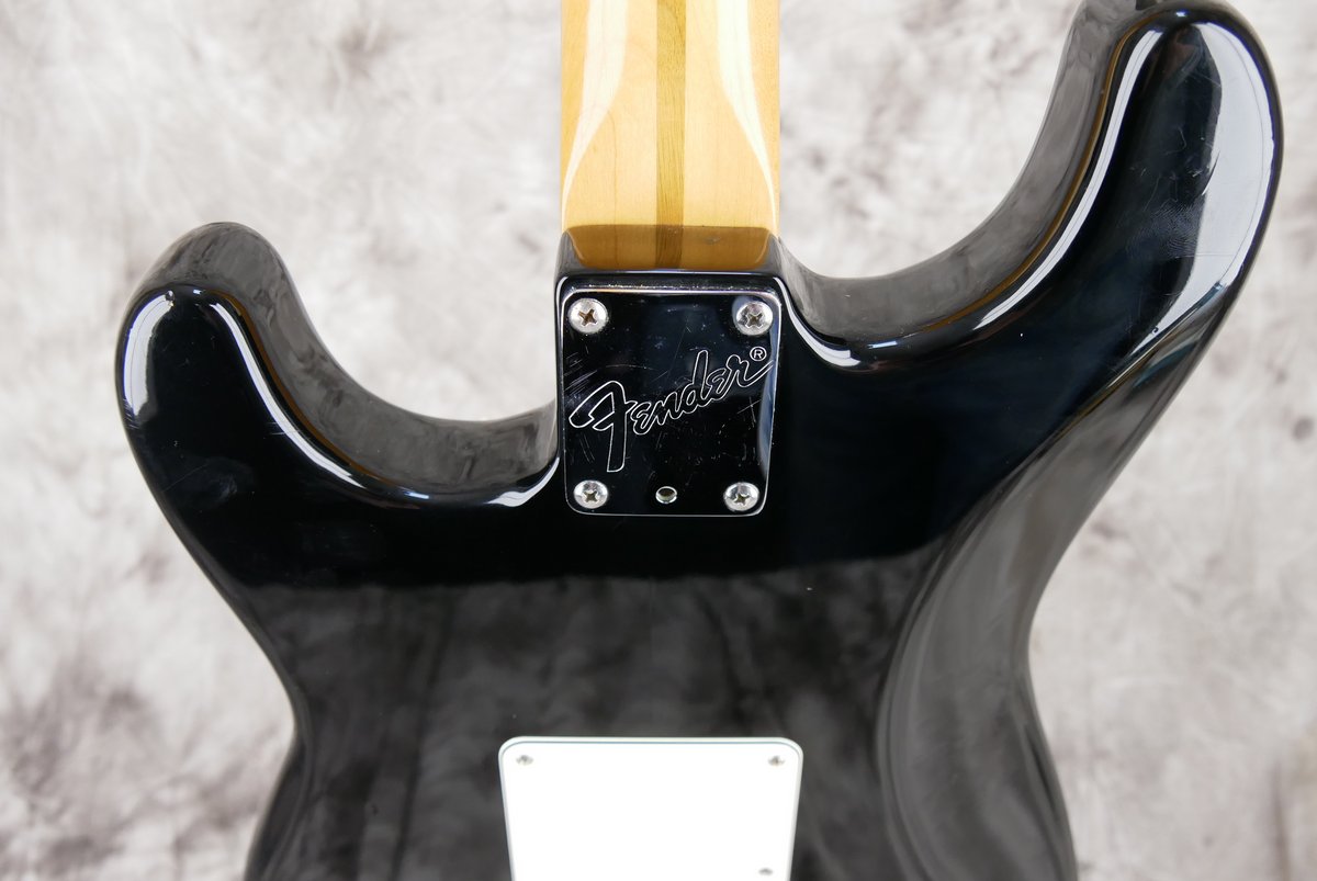 Fender-Stratocaster-American-Standard-1987-014.JPG