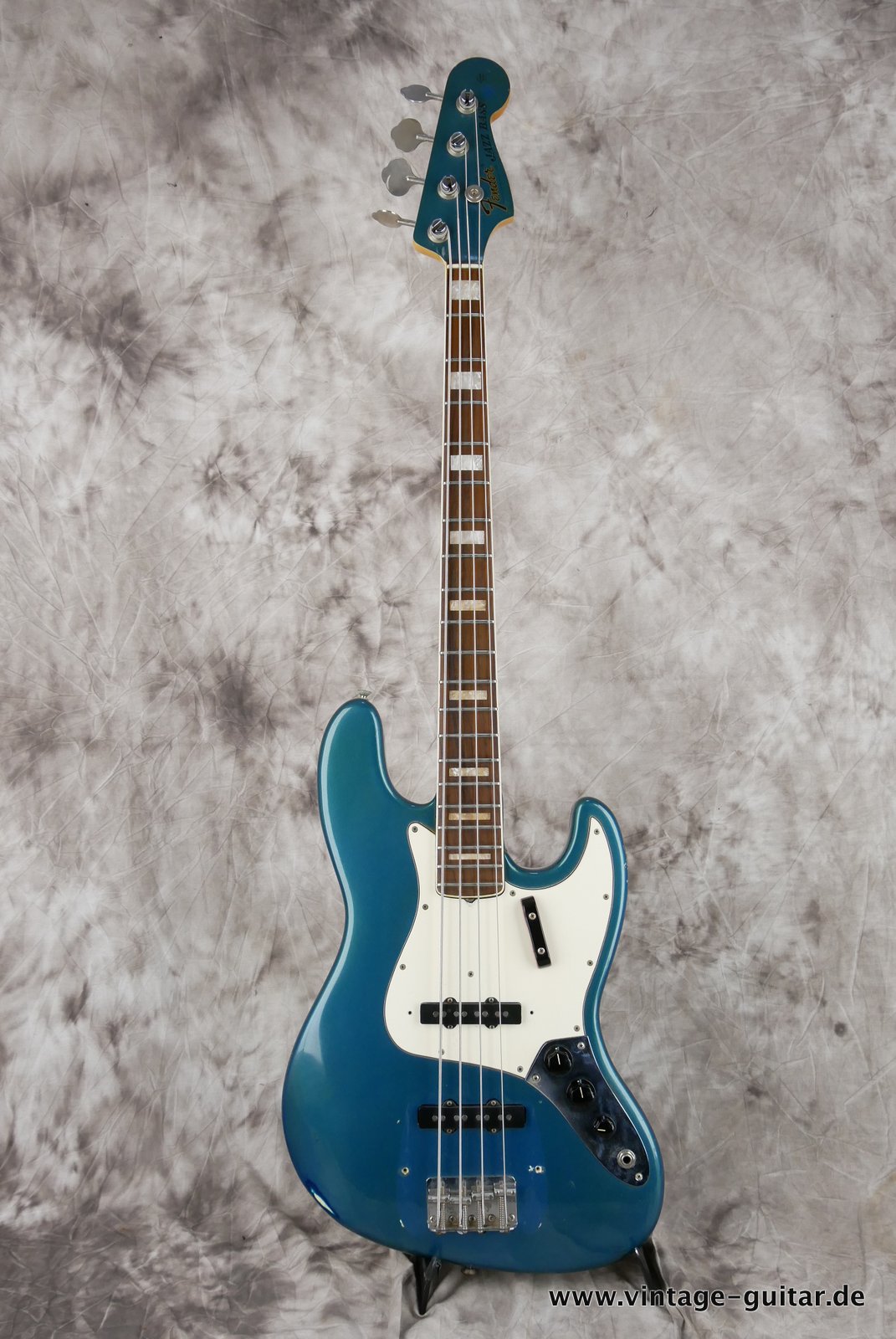 Fender-Jazz-Bass-1969-lake-placid-blue-001.JPG