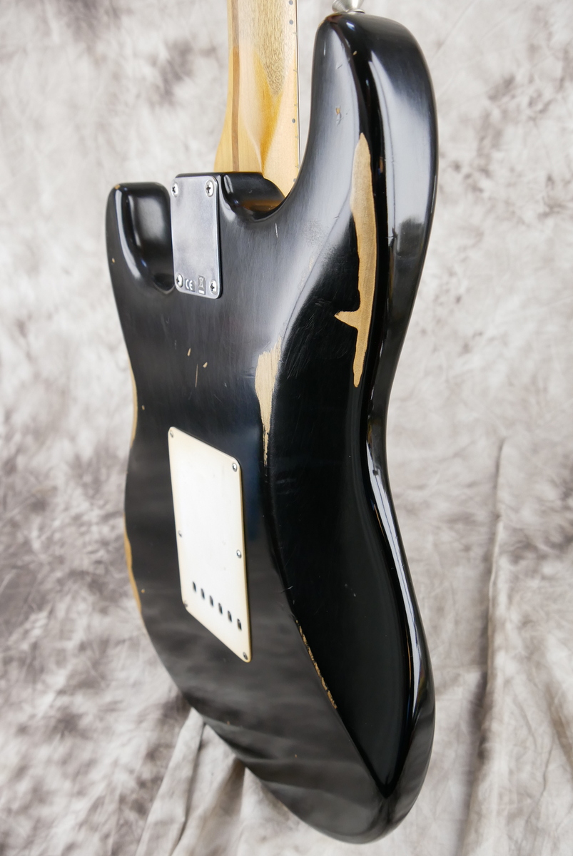 Fender_Stratocaster_Road_worn_50s_black_Mexico_2010-008.JPG
