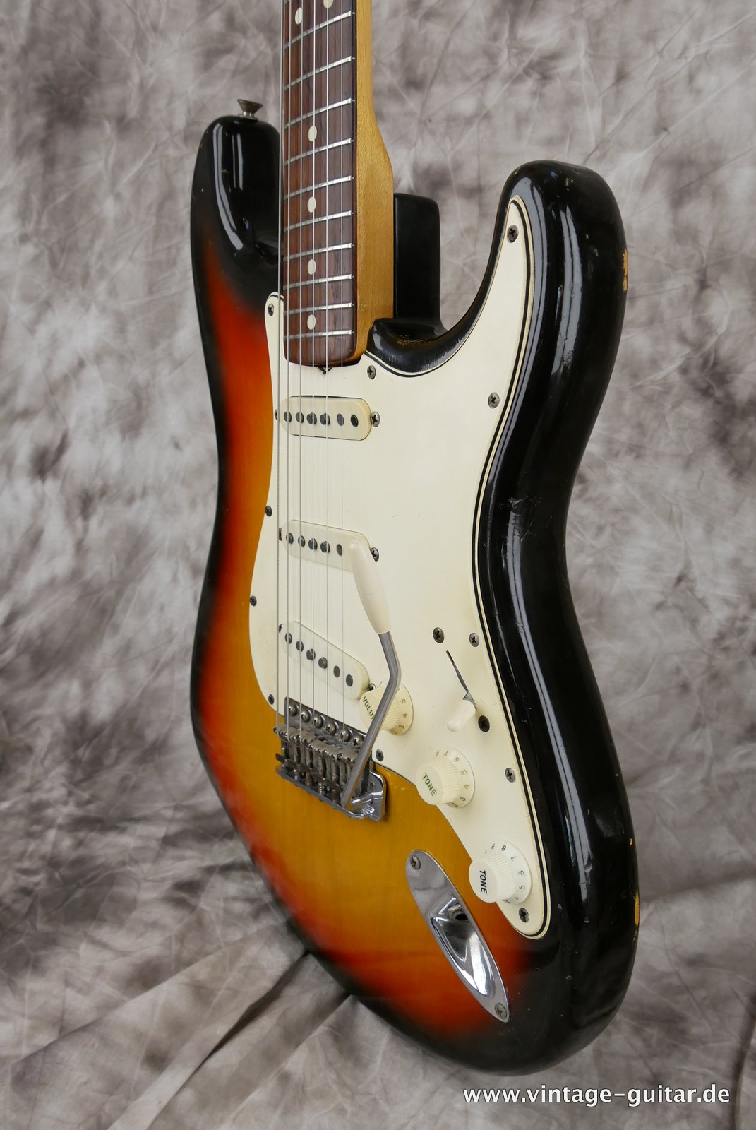 Fender-Stratocaster-1965-sunburst-006.JPG