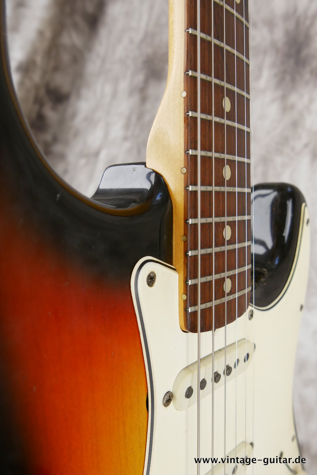 Fender-Stratocaster-1965-sunburst-018.JPG