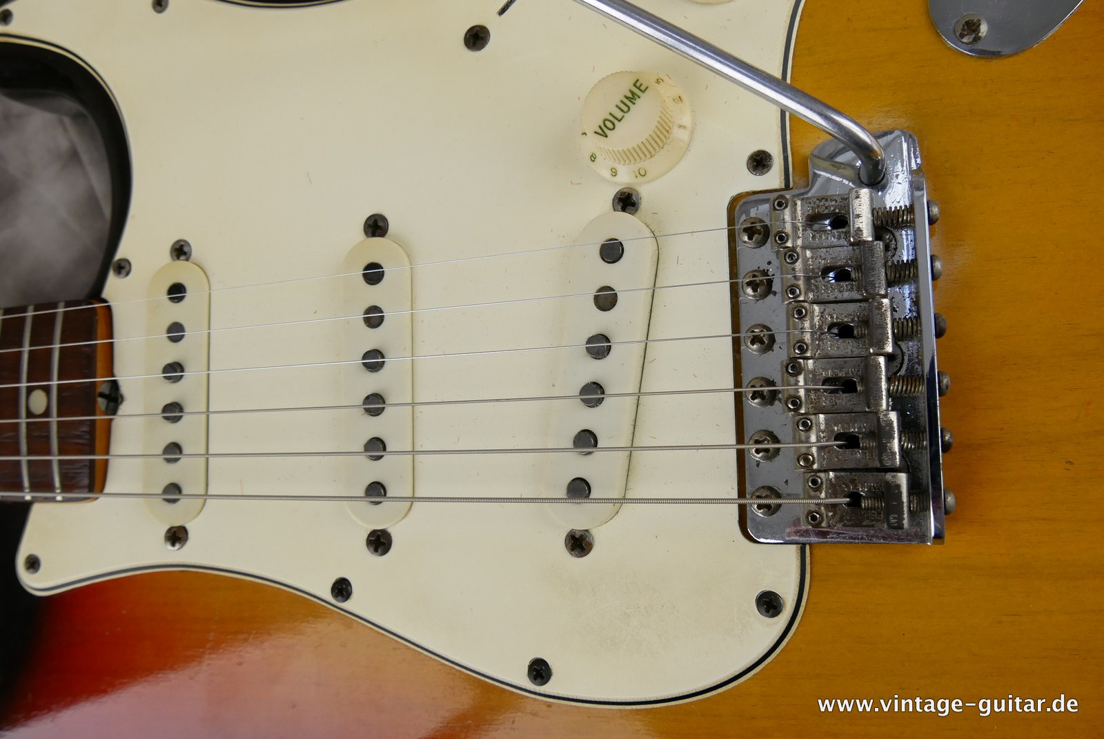 Fender-Stratocaster-1965-sunburst-021.JPG
