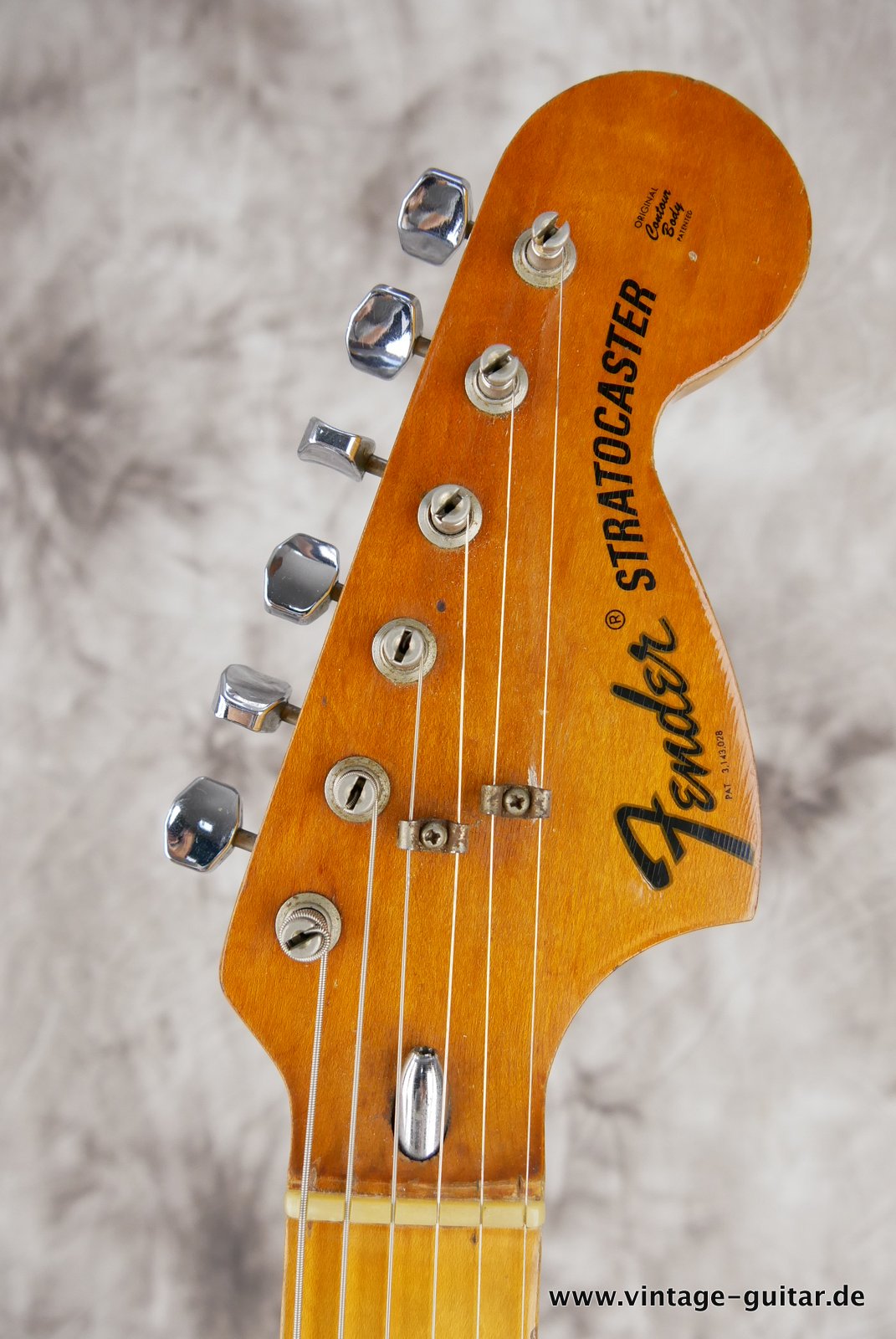 Fender_Stratocaster_Rhinestone_Jon_Douglas_1989-009.JPG