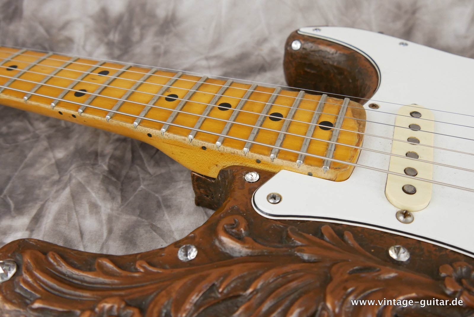 Fender_Stratocaster_Rhinestone_Jon_Douglas_1989-015.JPG