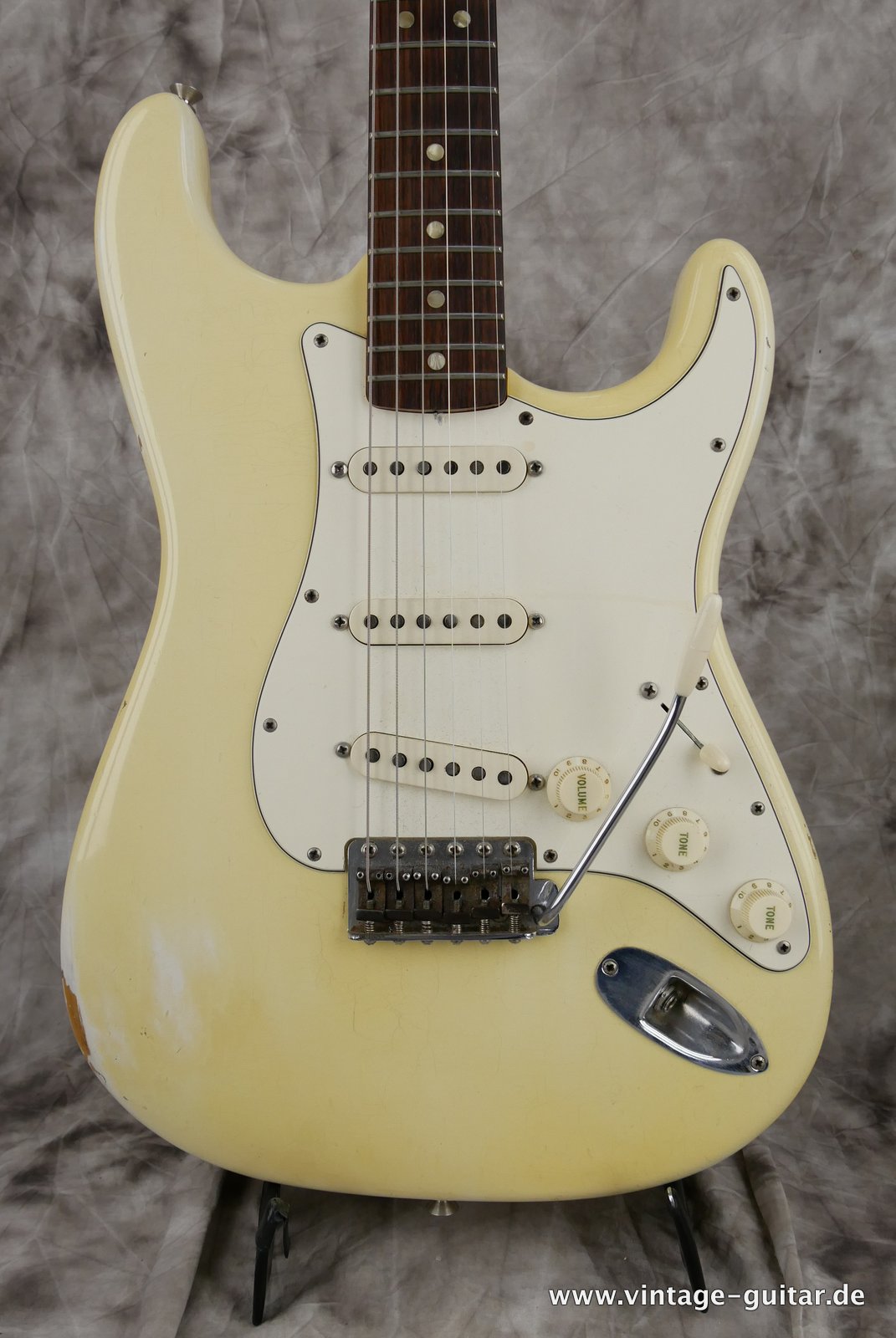 Fender_Stratocaster_olympic_white_refinish_1966-002.JPG