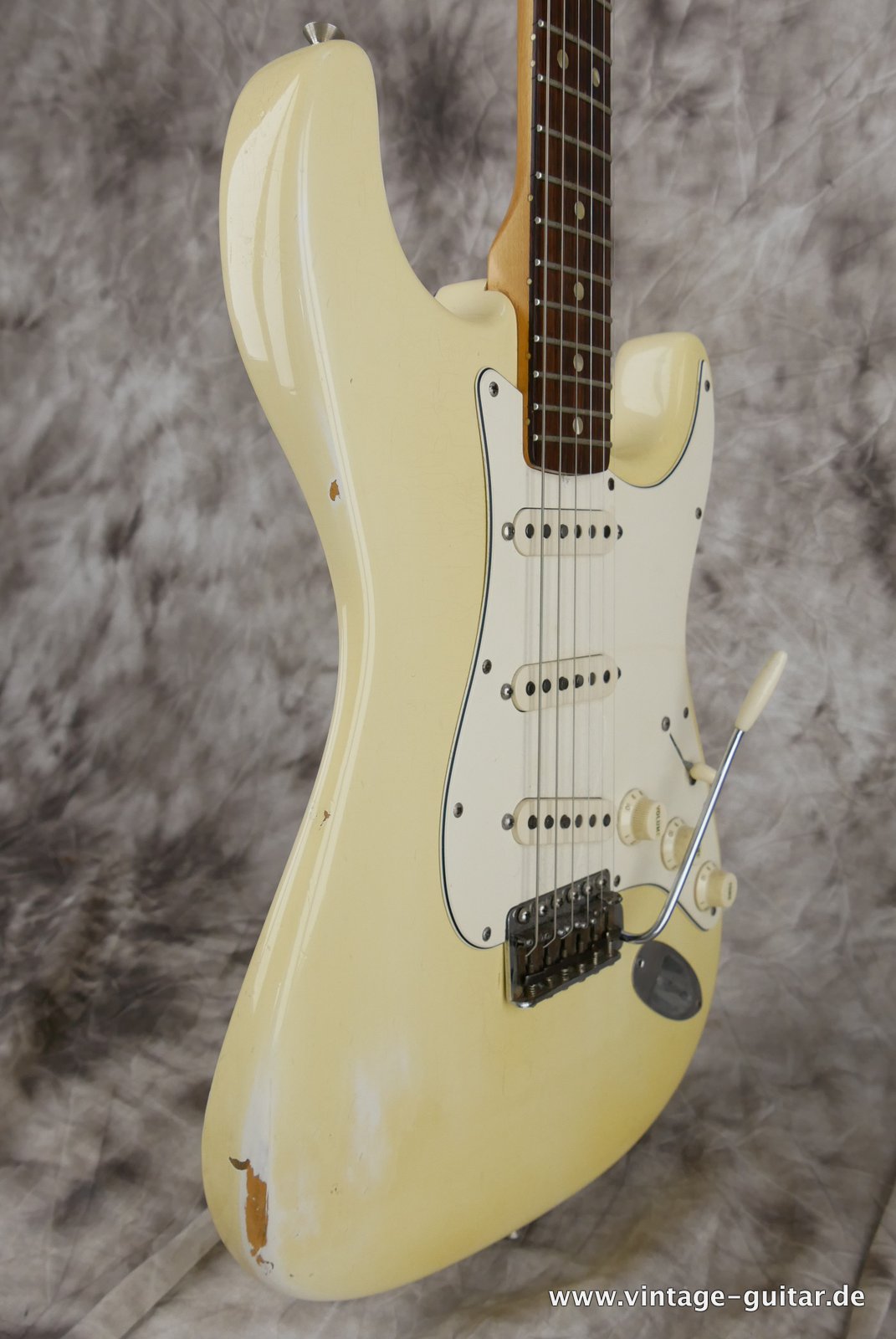 Fender_Stratocaster_olympic_white_refinish_1966-004.JPG
