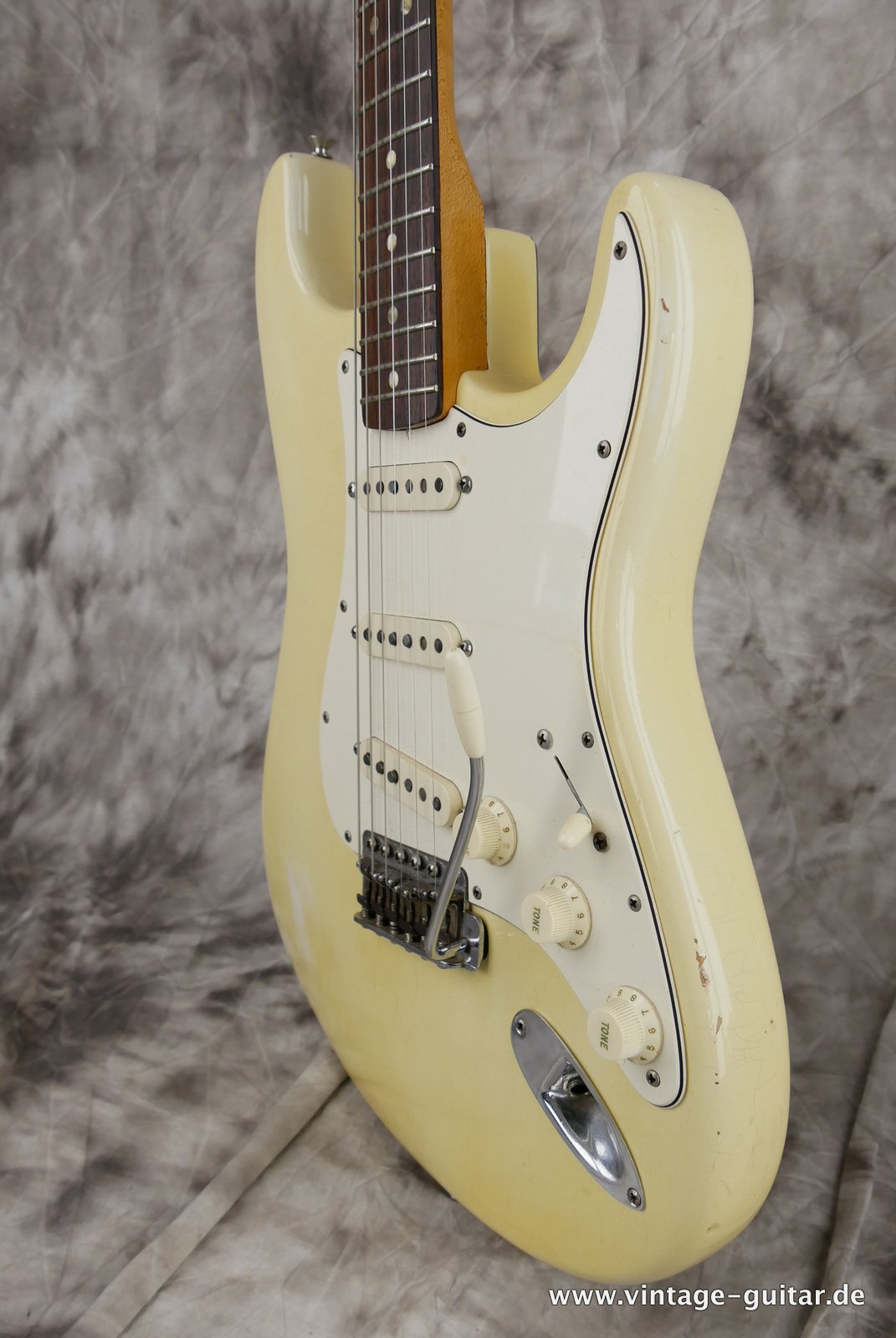 Fender_Stratocaster_olympic_white_refinish_1966-005.JPG
