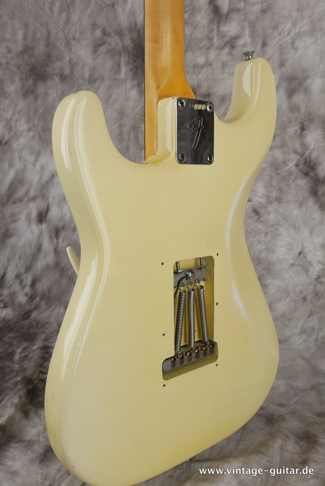 Fender_Stratocaster_olympic_white_refinish_1966-006.JPG