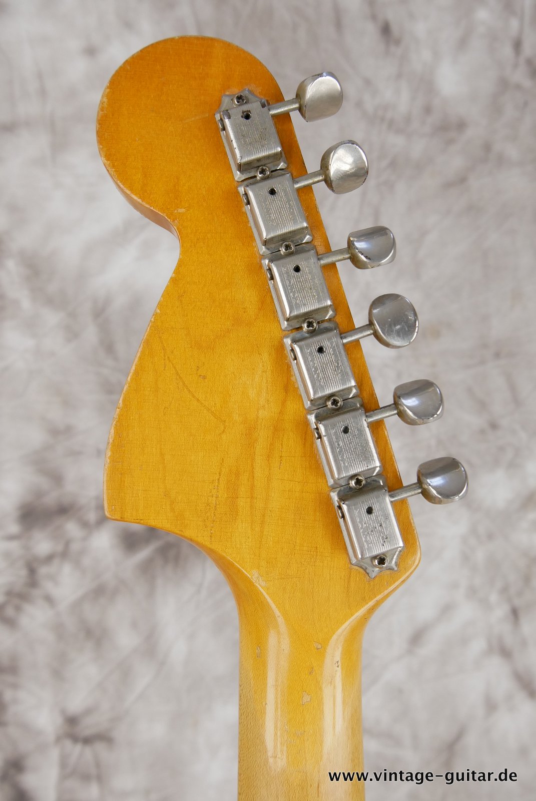Fender_Stratocaster_olympic_white_refinish_1966-010.JPG