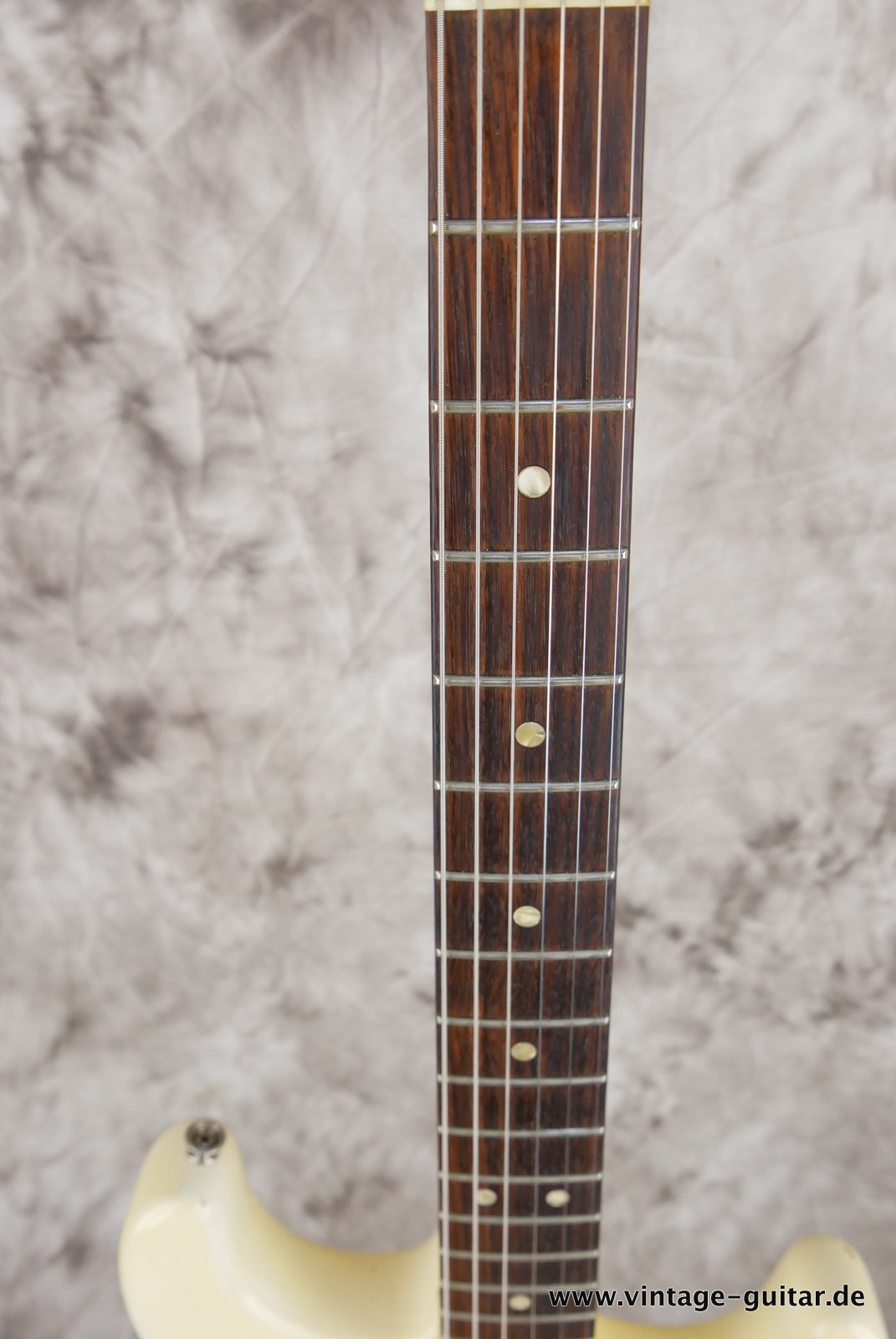 Fender_Stratocaster_olympic_white_refinish_1966-011.JPG