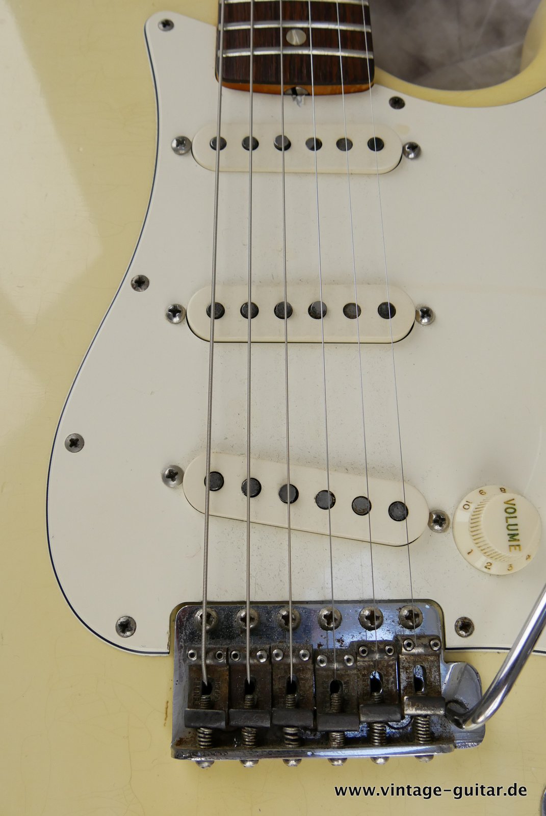 Fender_Stratocaster_olympic_white_refinish_1966-014.JPG
