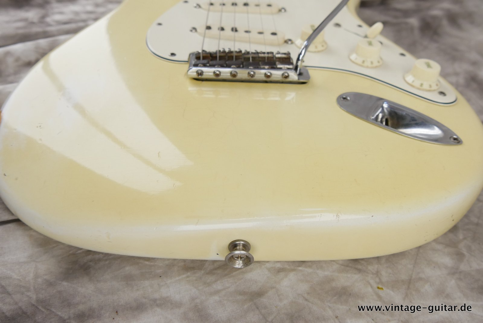 Fender_Stratocaster_olympic_white_refinish_1966-019.JPG