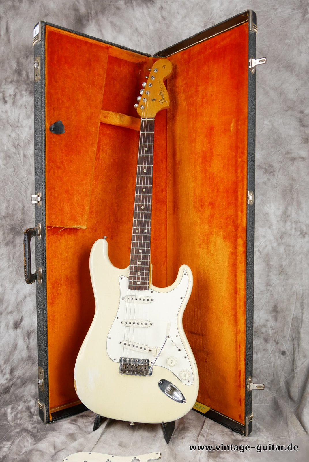 Fender_Stratocaster_olympic_white_refinish_1966-021.JPG