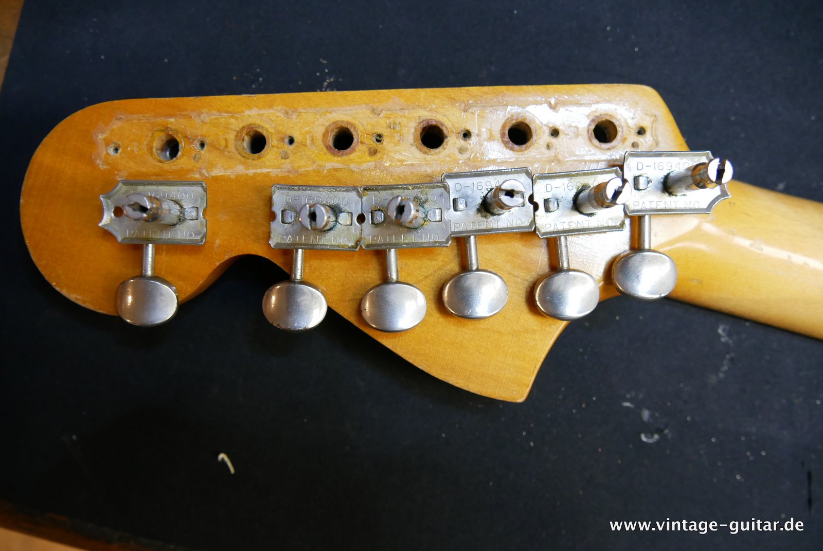 Fender_Stratocaster_olympic_white_refinish_1966-024.JPG
