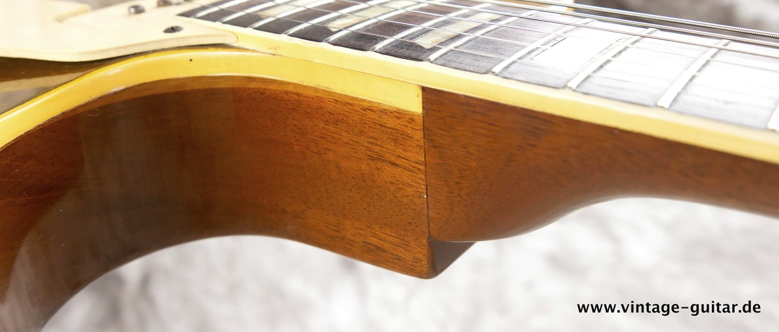 Gibson-Les-Paul-Goldtop-1952-015.JPG