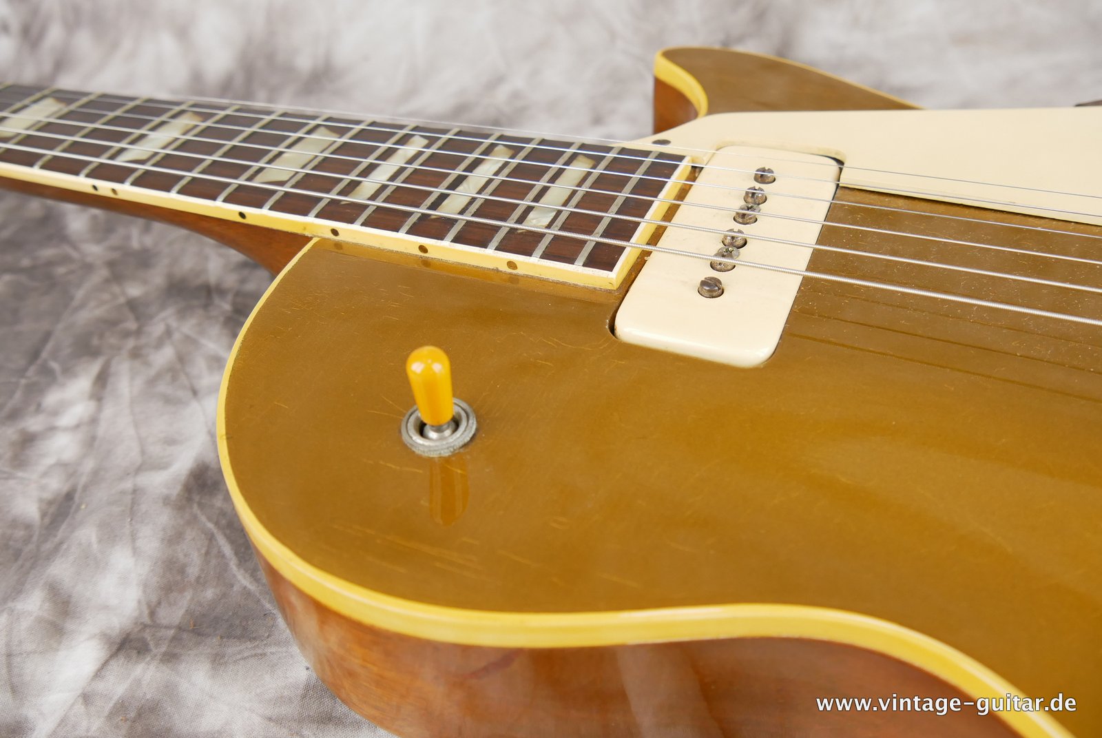 Gibson-Les-Paul-Goldtop-1952-018.JPG