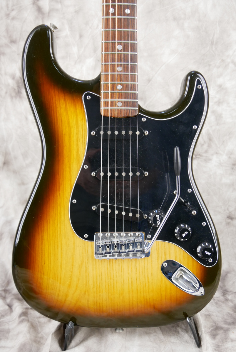 Fender_Stratocaster_sunburst_1979-003.JPG