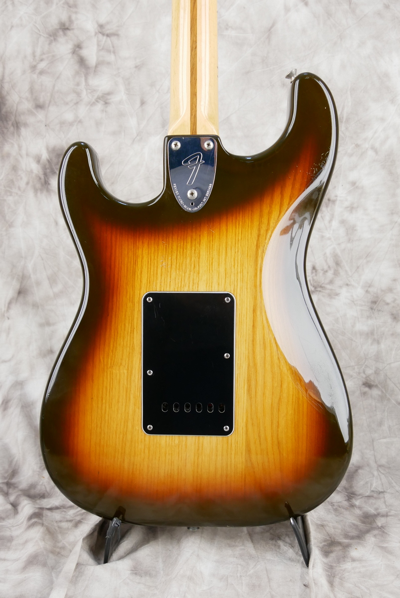 Fender_Stratocaster_sunburst_1979-004.JPG