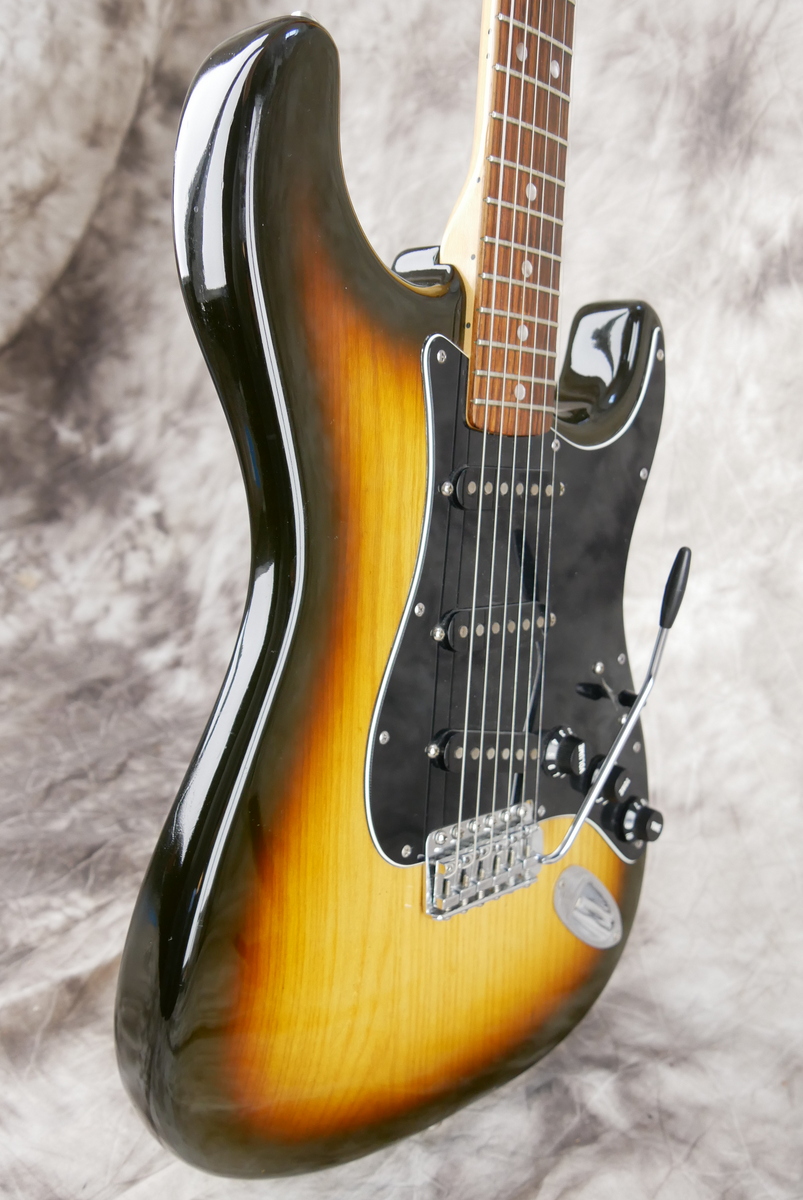 Fender_Stratocaster_sunburst_1979-005.JPG