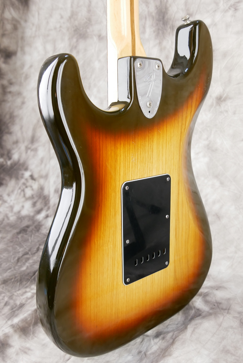 Fender_Stratocaster_sunburst_1979-007.JPG