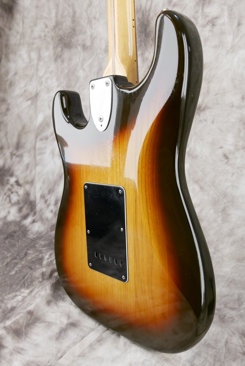 Fender_Stratocaster_sunburst_1979-008.JPG