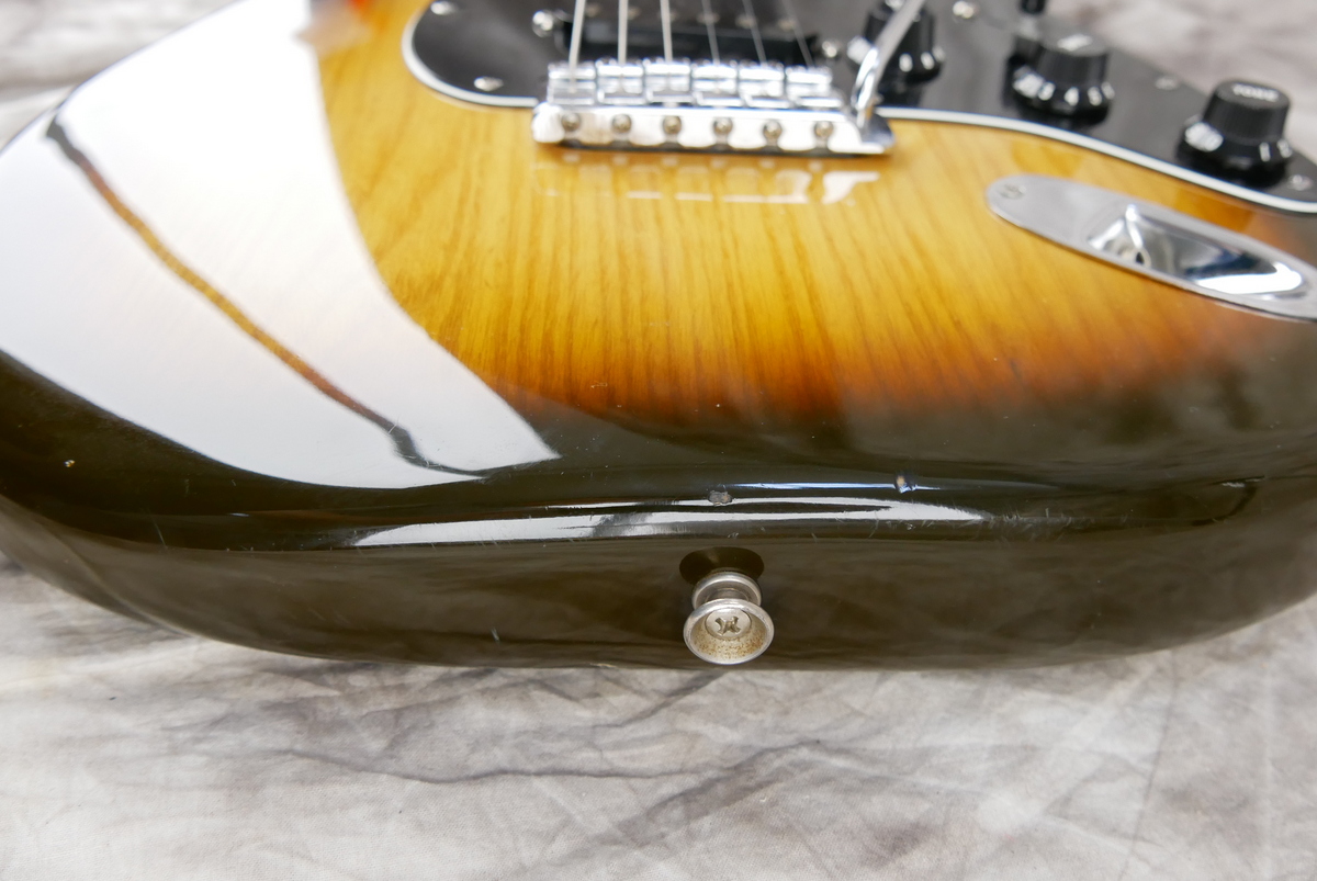 Fender_Stratocaster_sunburst_1979-013.JPG