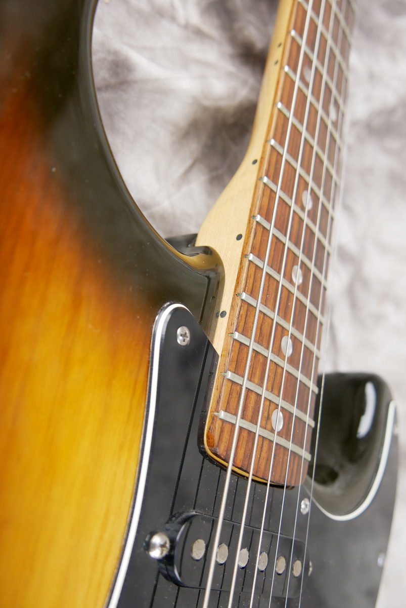 Fender_Stratocaster_sunburst_1979-015.JPG