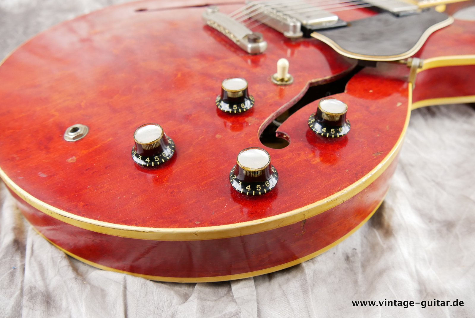 Gibson_ES-335-TDC-1964-like-Eric-Claptons-021.JPG