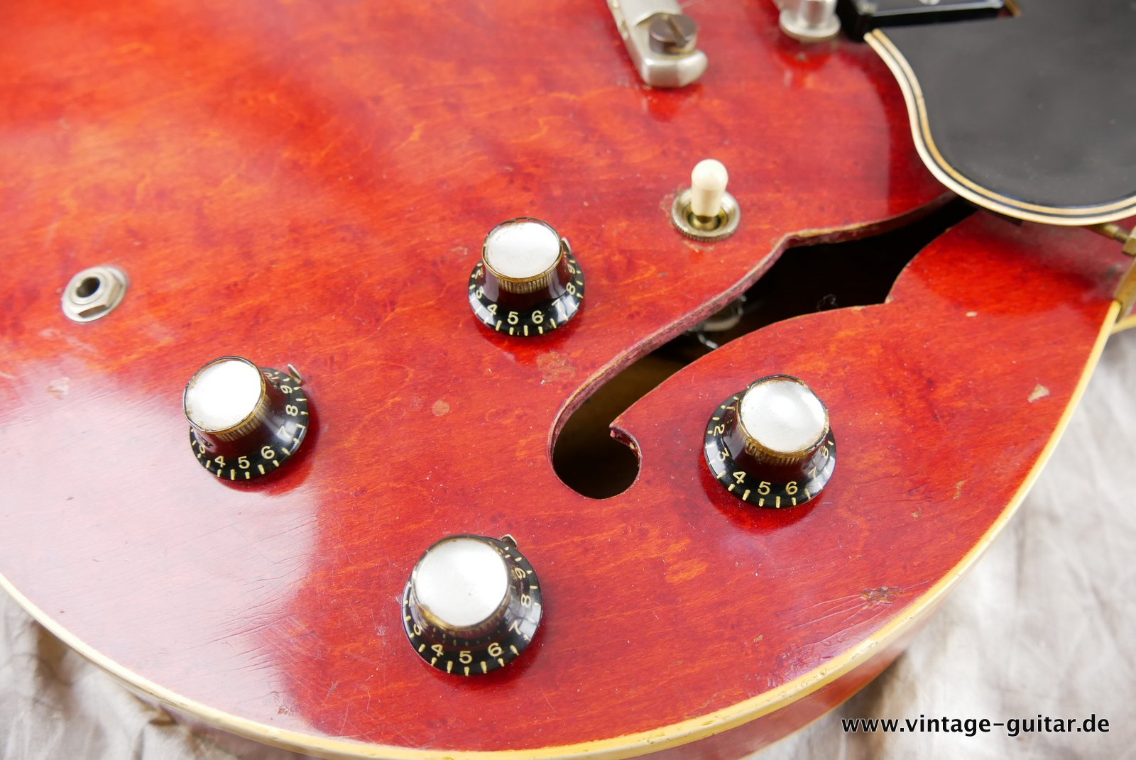 Gibson_ES-335-TDC-1964-like-Eric-Claptons-023.JPG
