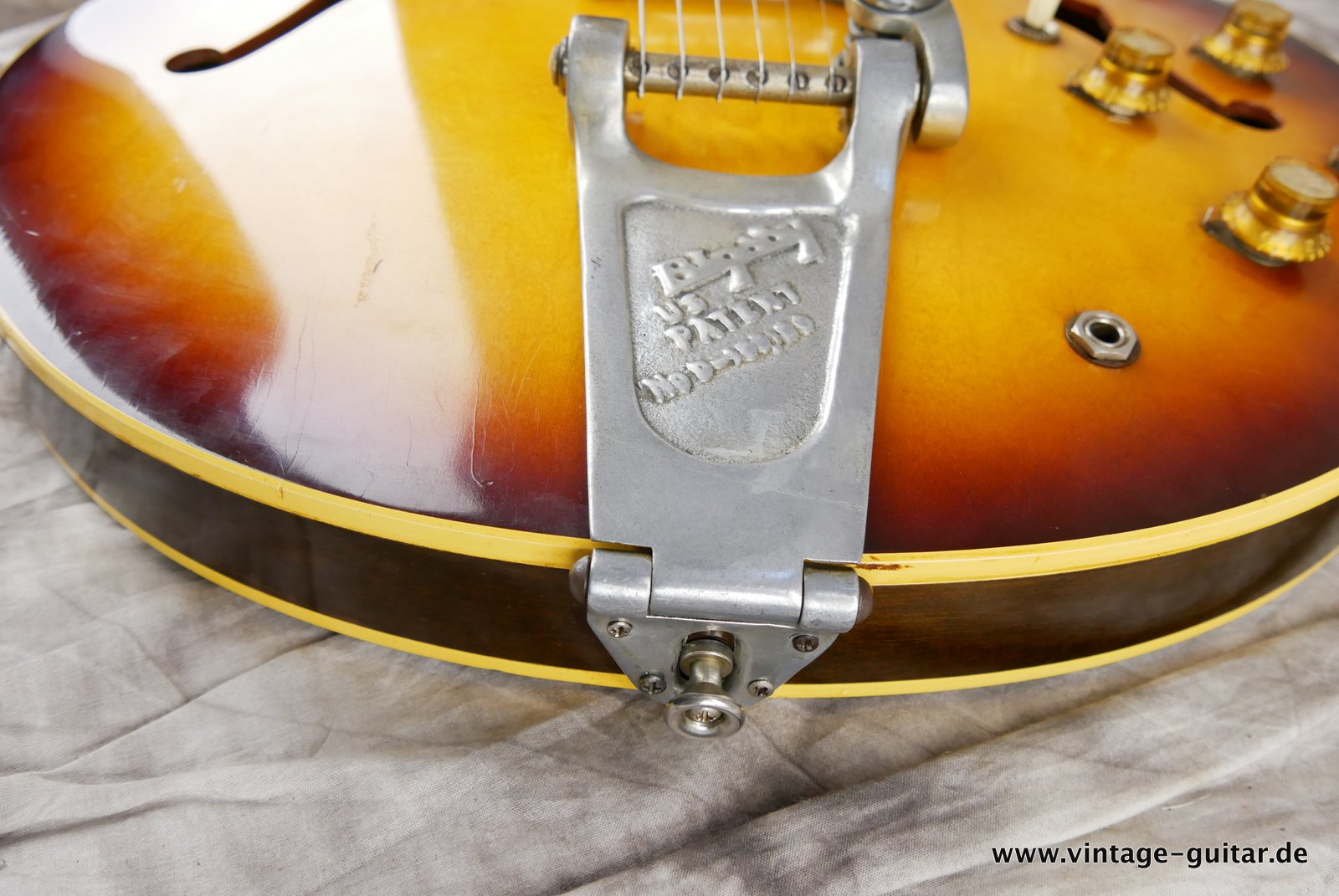 Gibson-ES-330-TD-1963-sunburst-016.JPG