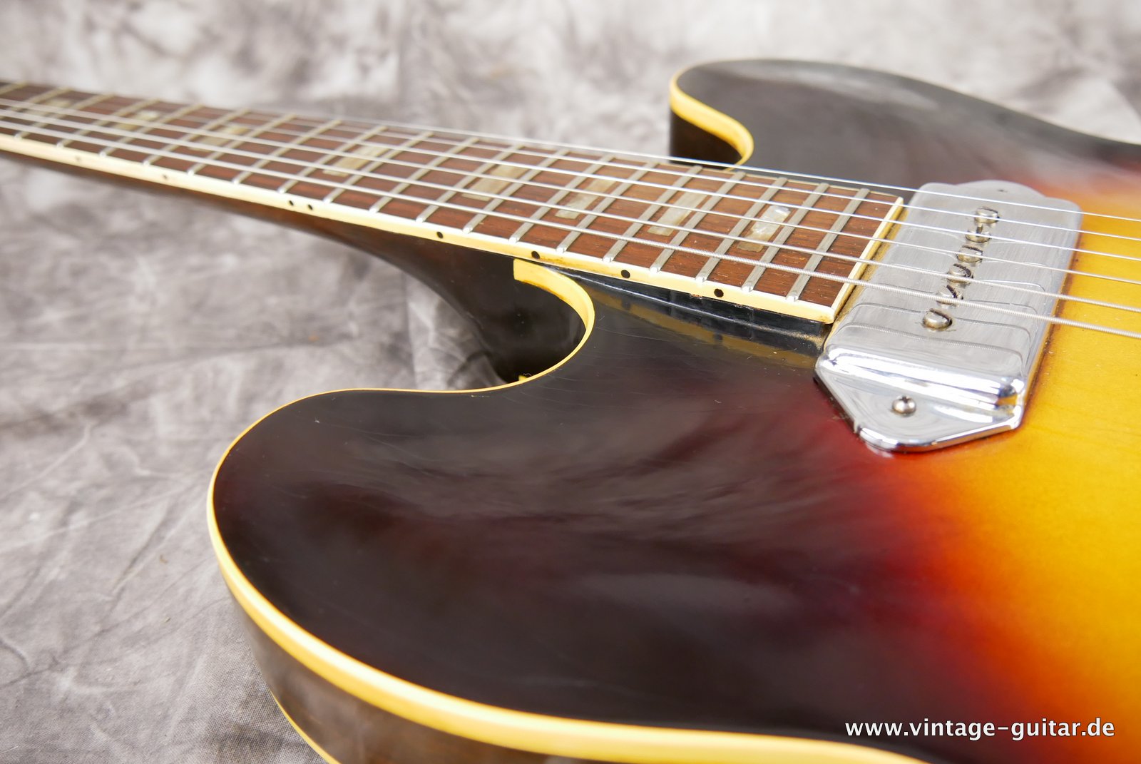 Gibson-ES-330-TD-1963-sunburst-018.JPG