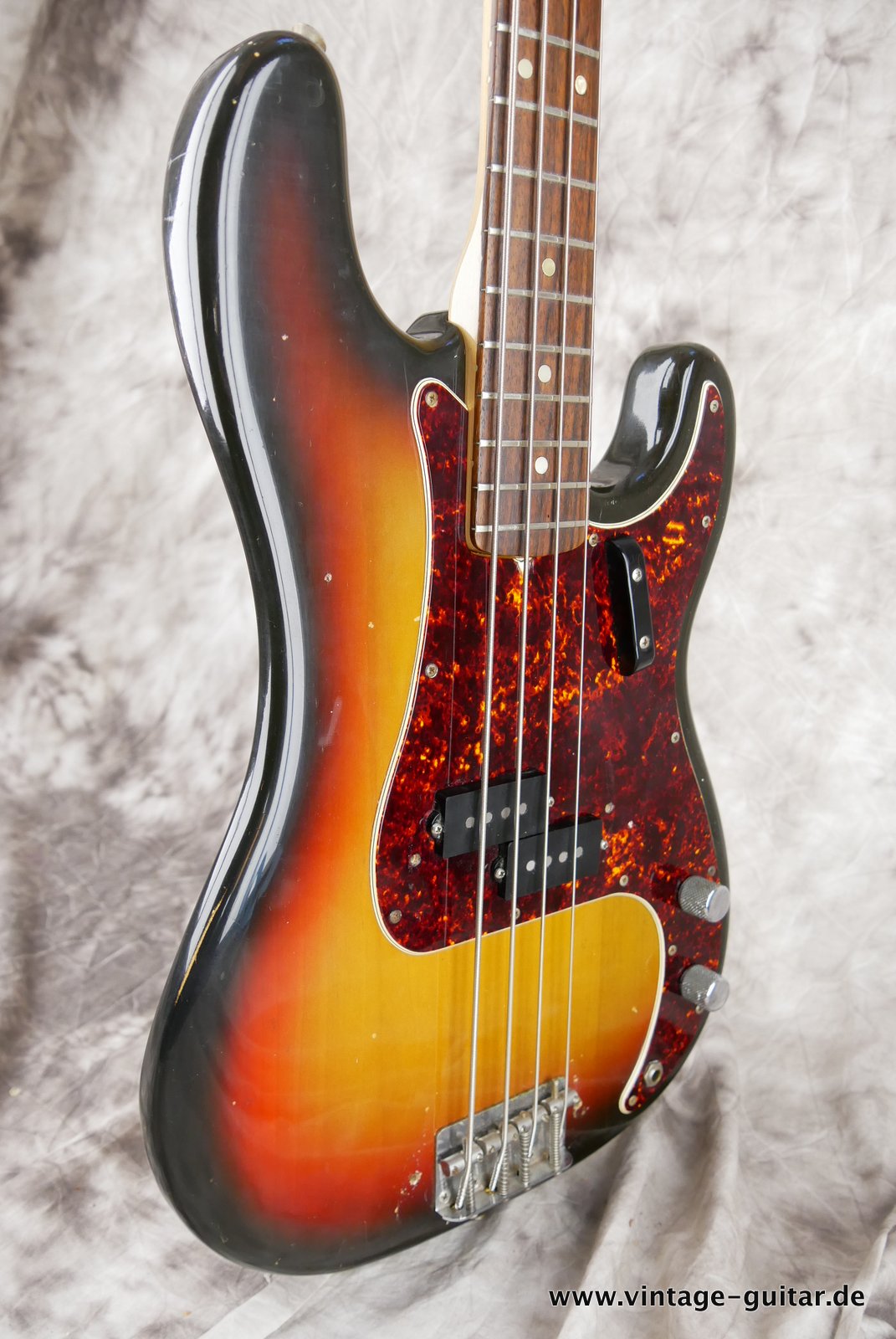 Fender-Precision-Bass-sunburst-1969-005.JPG