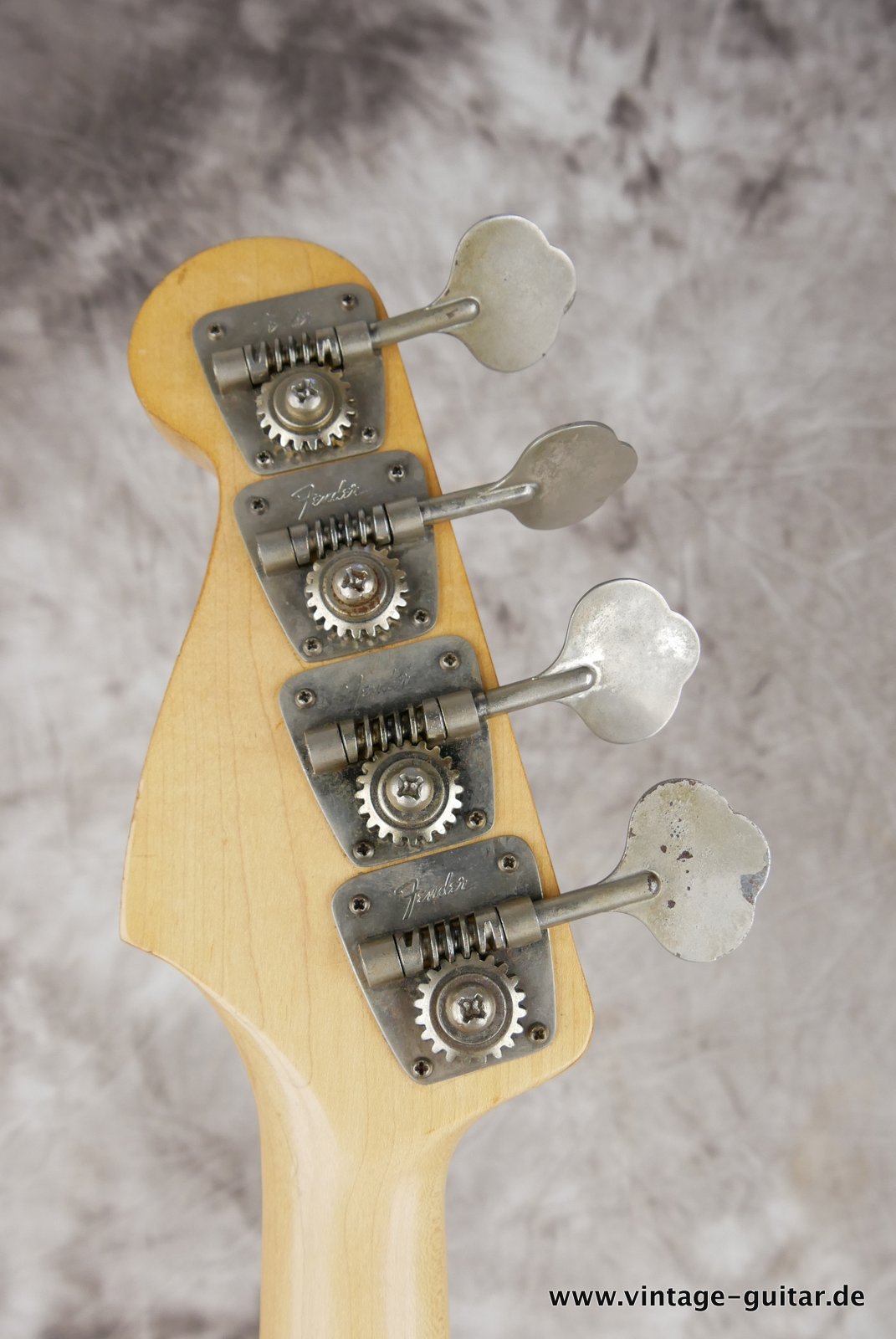 Fender-Precision-Bass-sunburst-1969-010.JPG