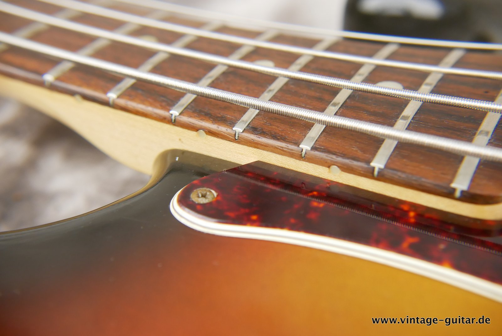 Fender-Precision-Bass-sunburst-1969-015.JPG