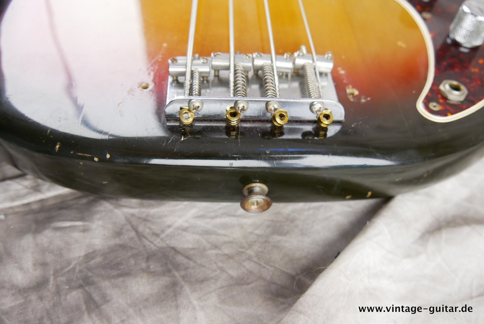 Fender-Precision-Bass-sunburst-1969-016.JPG