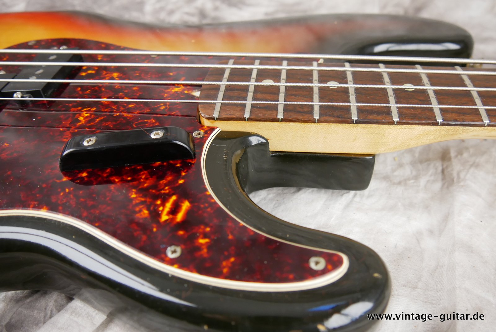 Fender-Precision-Bass-sunburst-1969-018.JPG