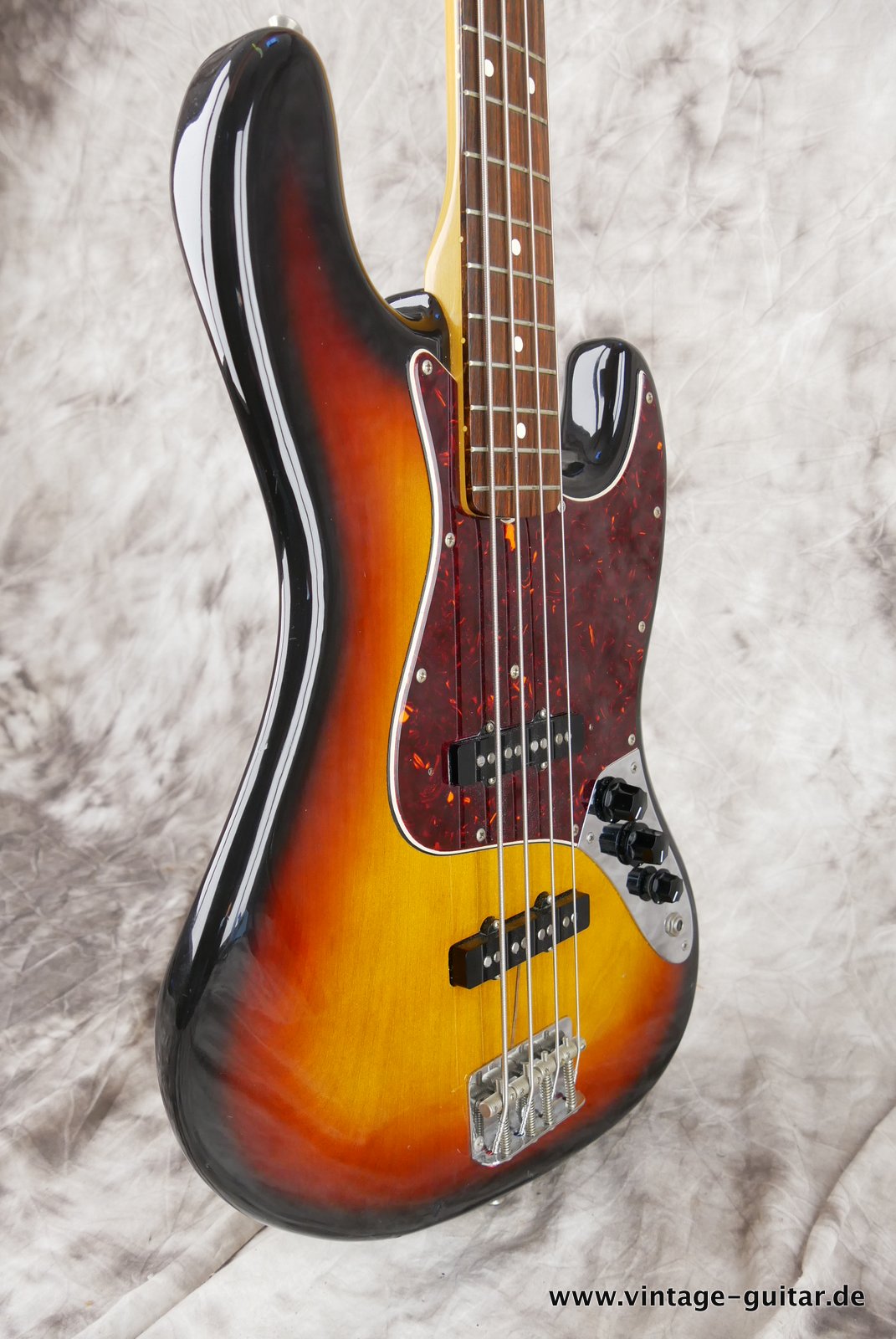 Fender-Jazz-Bass-Squier-JV-1982-sunburst-005.JPG