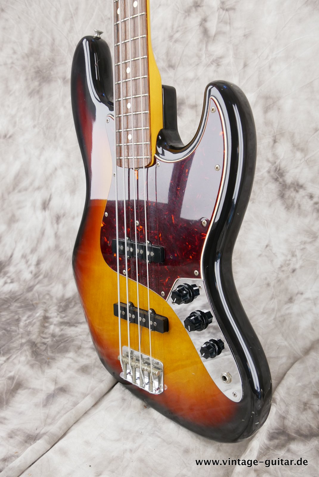 Fender-Jazz-Bass-Squier-JV-1982-sunburst-006.JPG