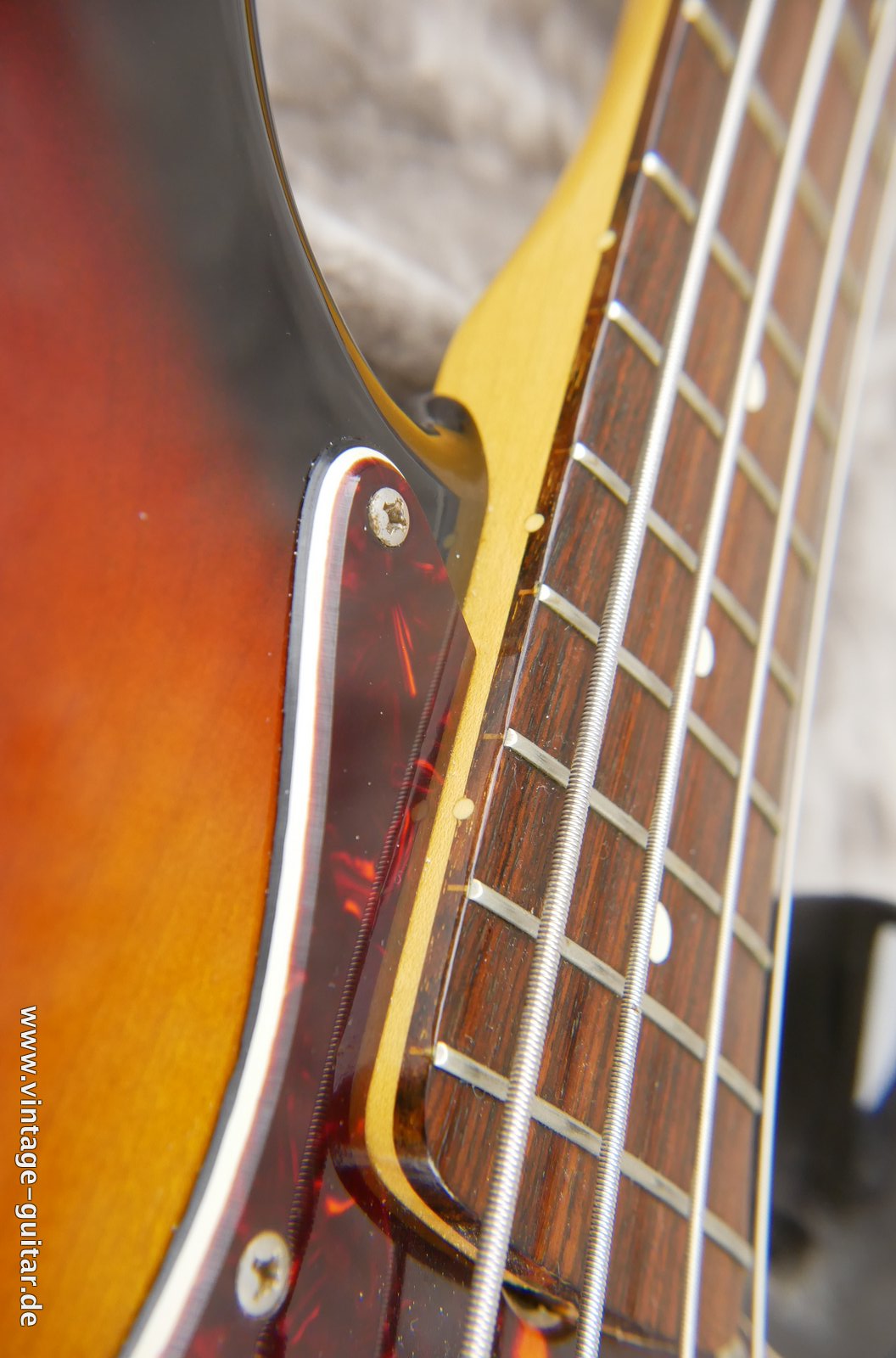Fender-Jazz-Bass-Squier-JV-1982-sunburst-014.JPG