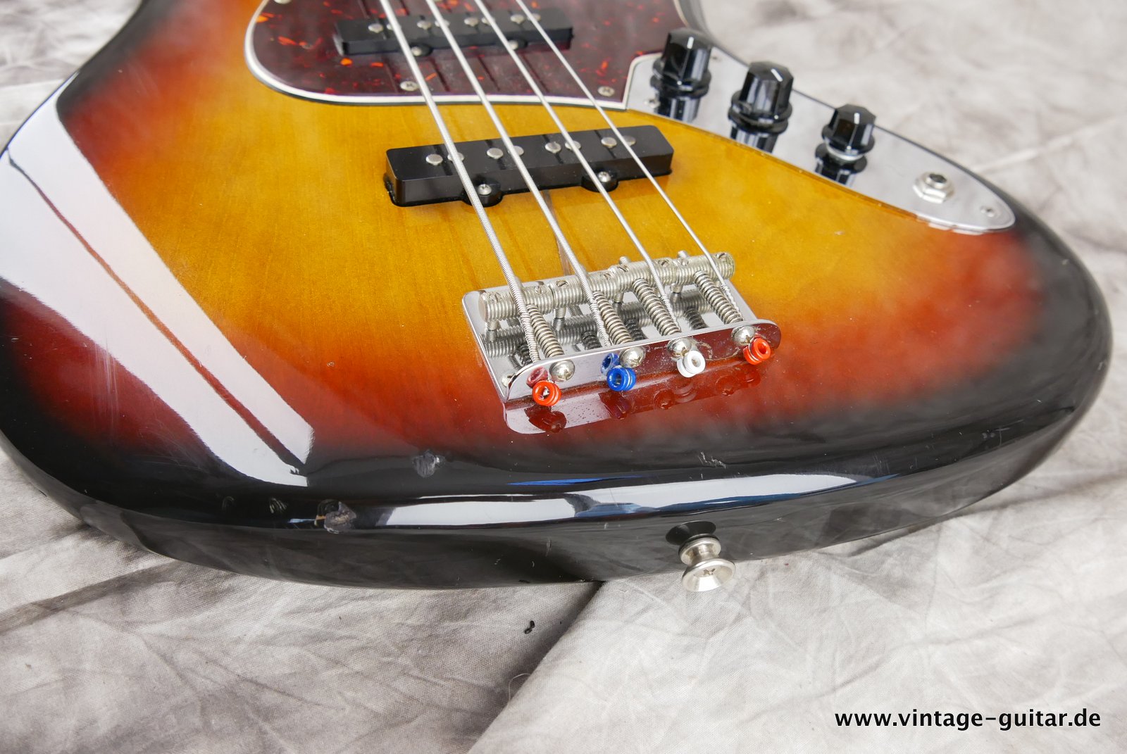 Fender-Jazz-Bass-Squier-JV-1982-sunburst-015.JPG