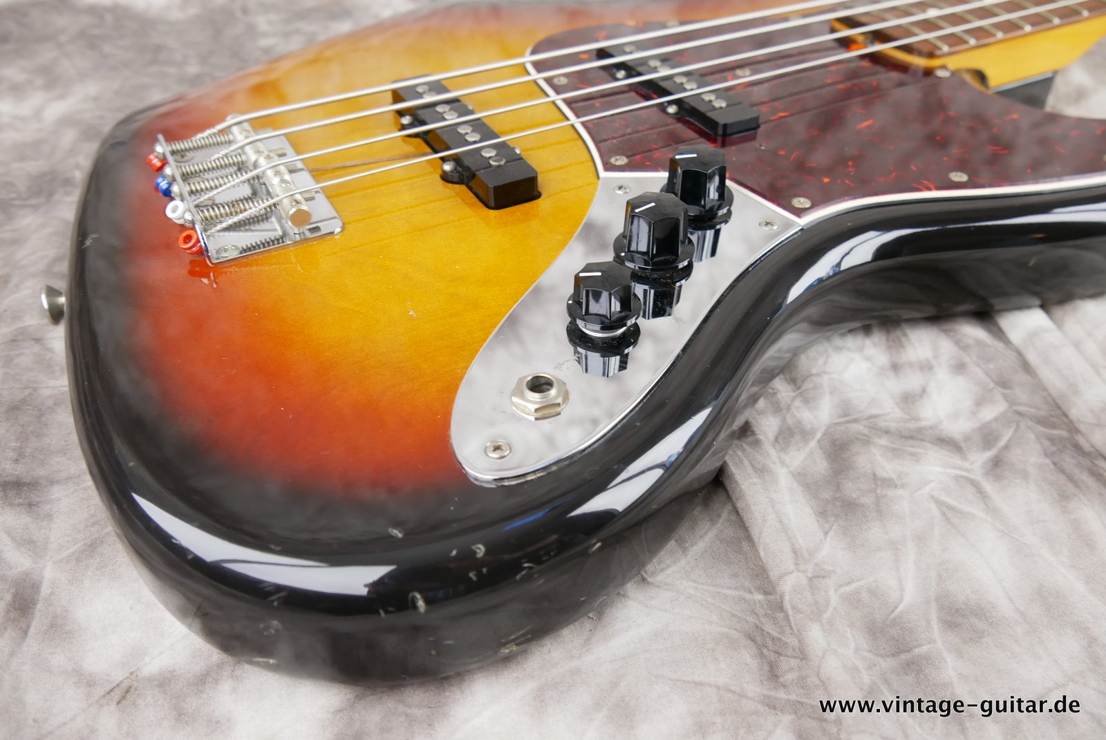 Fender-Jazz-Bass-Squier-JV-1982-sunburst-016.JPG
