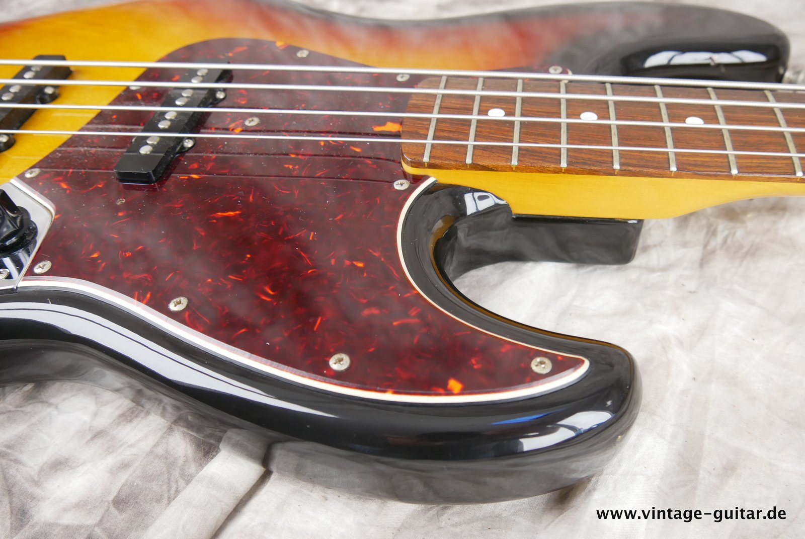 Fender-Jazz-Bass-Squier-JV-1982-sunburst-017.JPG