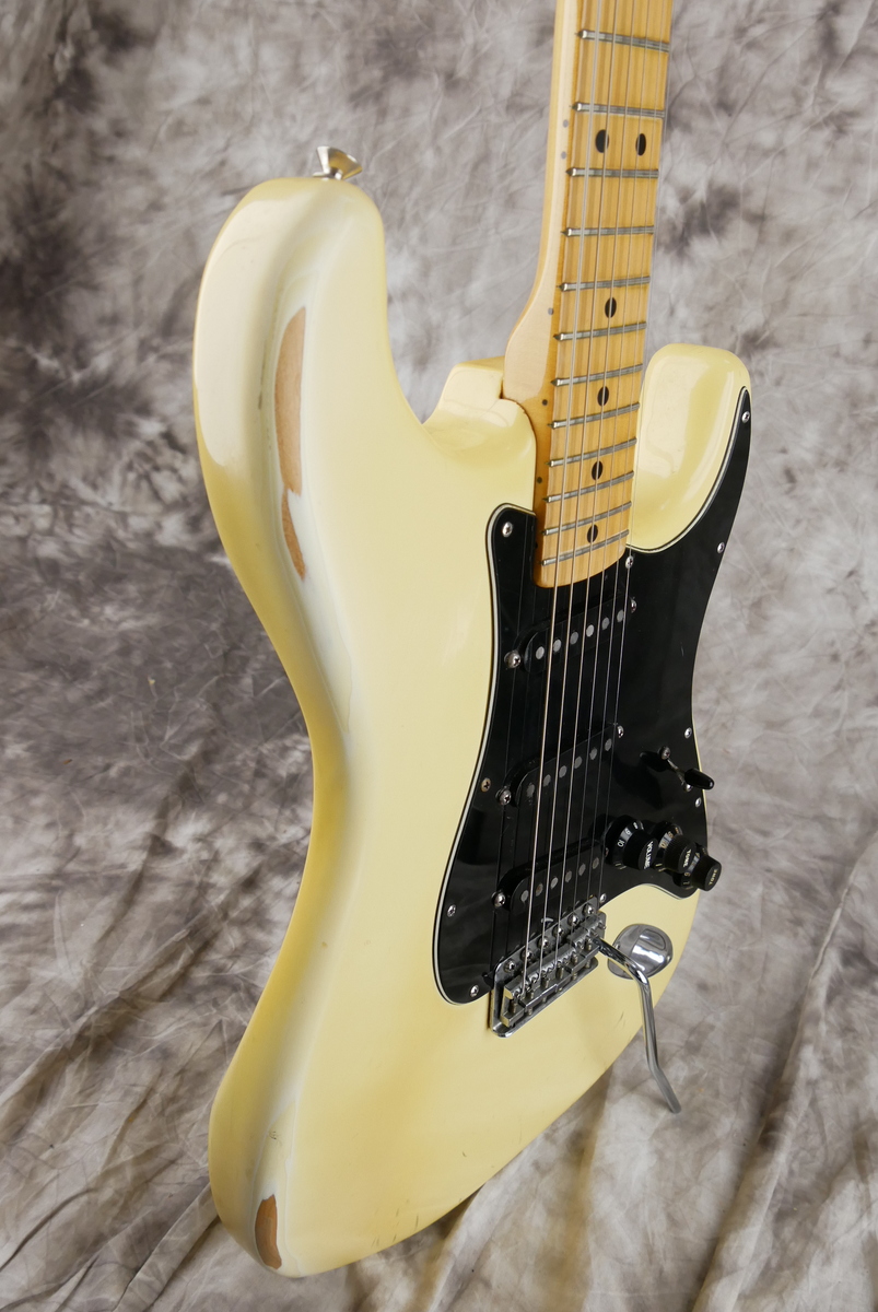Fender_Stratocaster_black_plastic_parts_olympic_white_1977-005.JPG