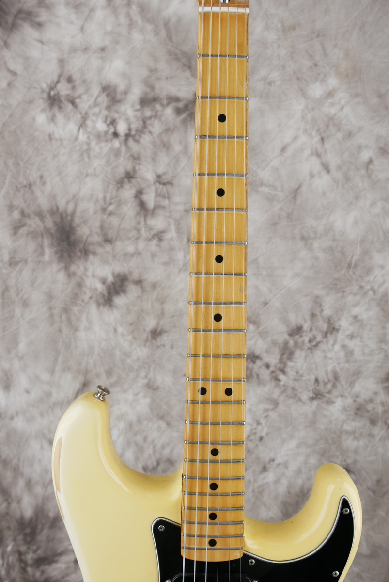 Fender_Stratocaster_black_plastic_parts_olympic_white_1977-011.JPG