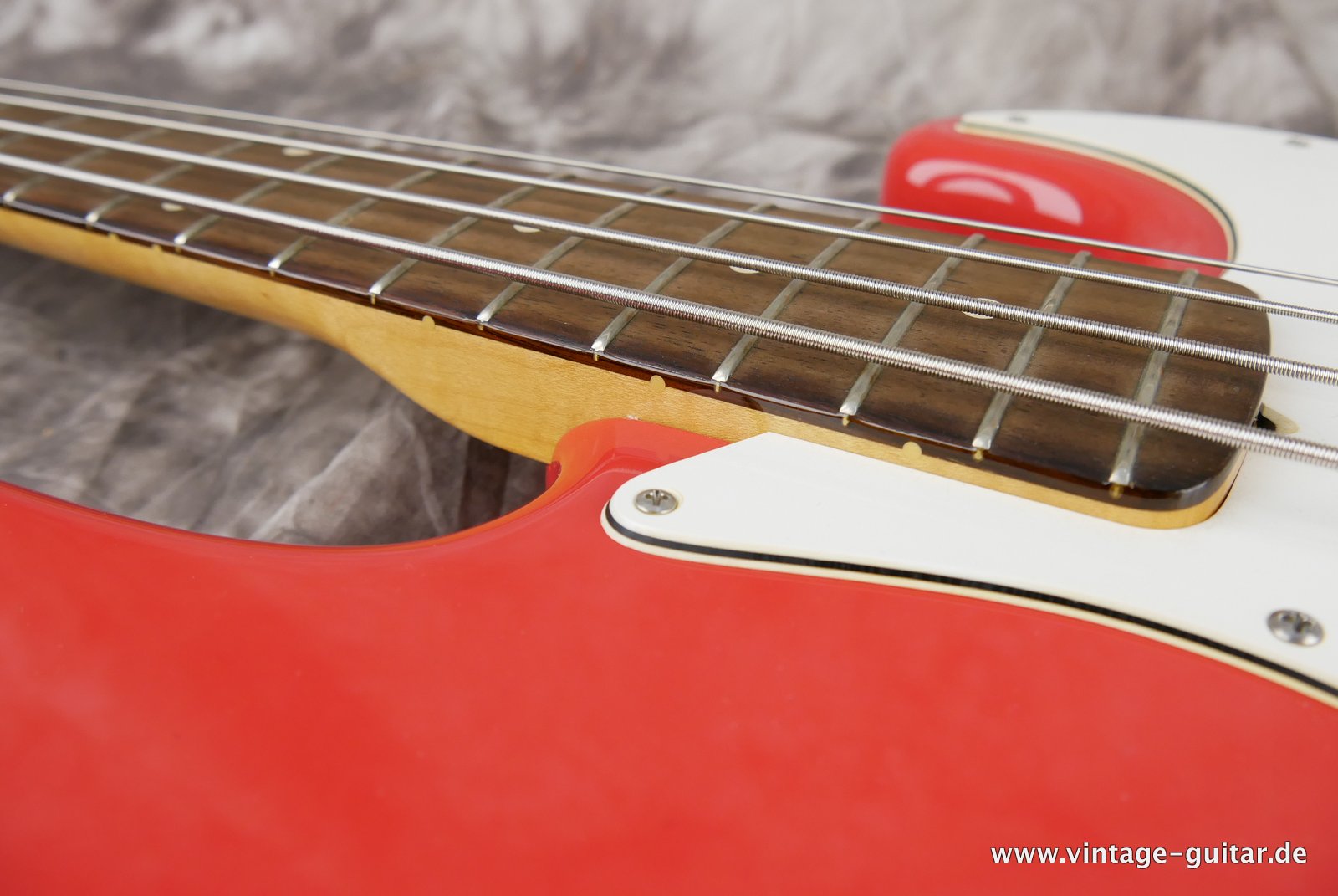 Fender-Jazz-Bass-64-Custom-Shop-Reissue-fiesta-red-014.JPG